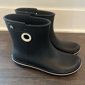 Women’s Crocs Shortie Rain Boots - Size 10 - EUC Black